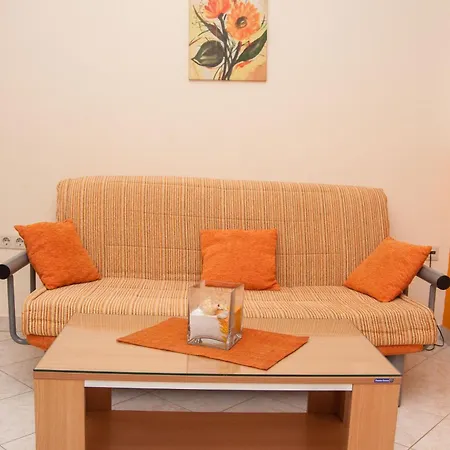 Modern Eingerichtete Orange Apartmán