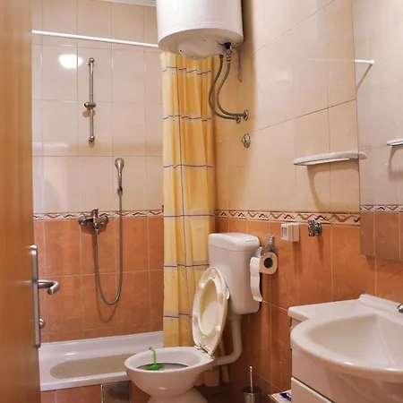 Modern Eingerichtete Orange Apartmán Komarna