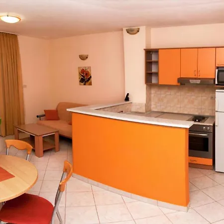 Modern Eingerichtete Orange * Komarna