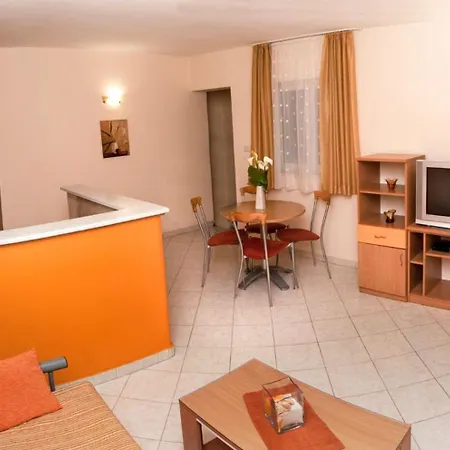 Apartman Modern Eingerichtete Orange *
